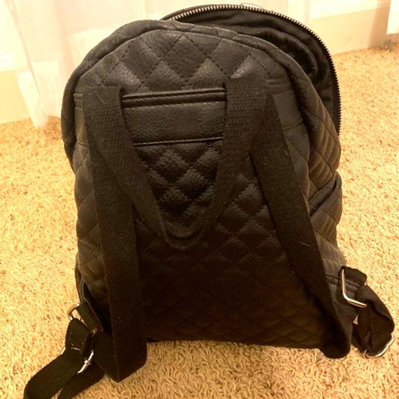 ♠️ NWOT Awesome Black Faux Leather Quilted Diamond Stitch Zip Closure Backpack - Picture 3 of 12